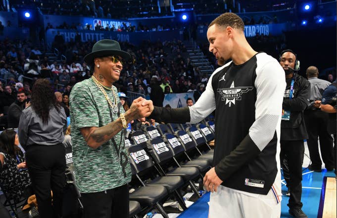 Stephen Curry #30 of Team Giannis shakes hands with Allen Iverson