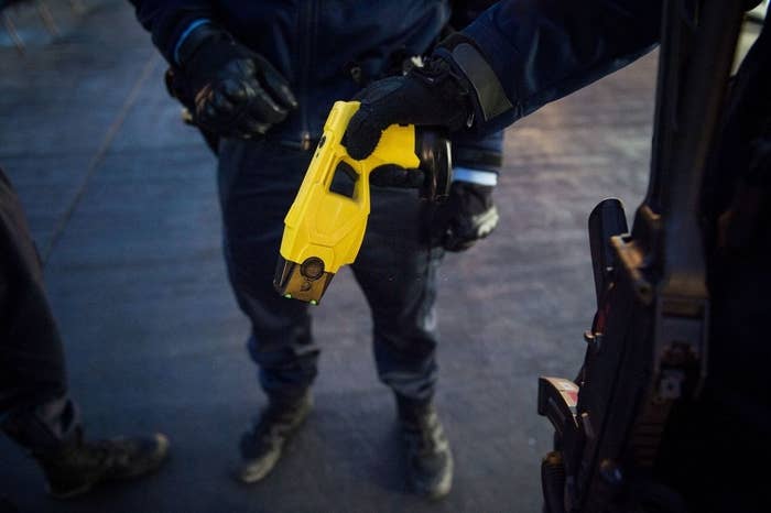 Taser (credit: Getty Images / Guillaume Souvant)