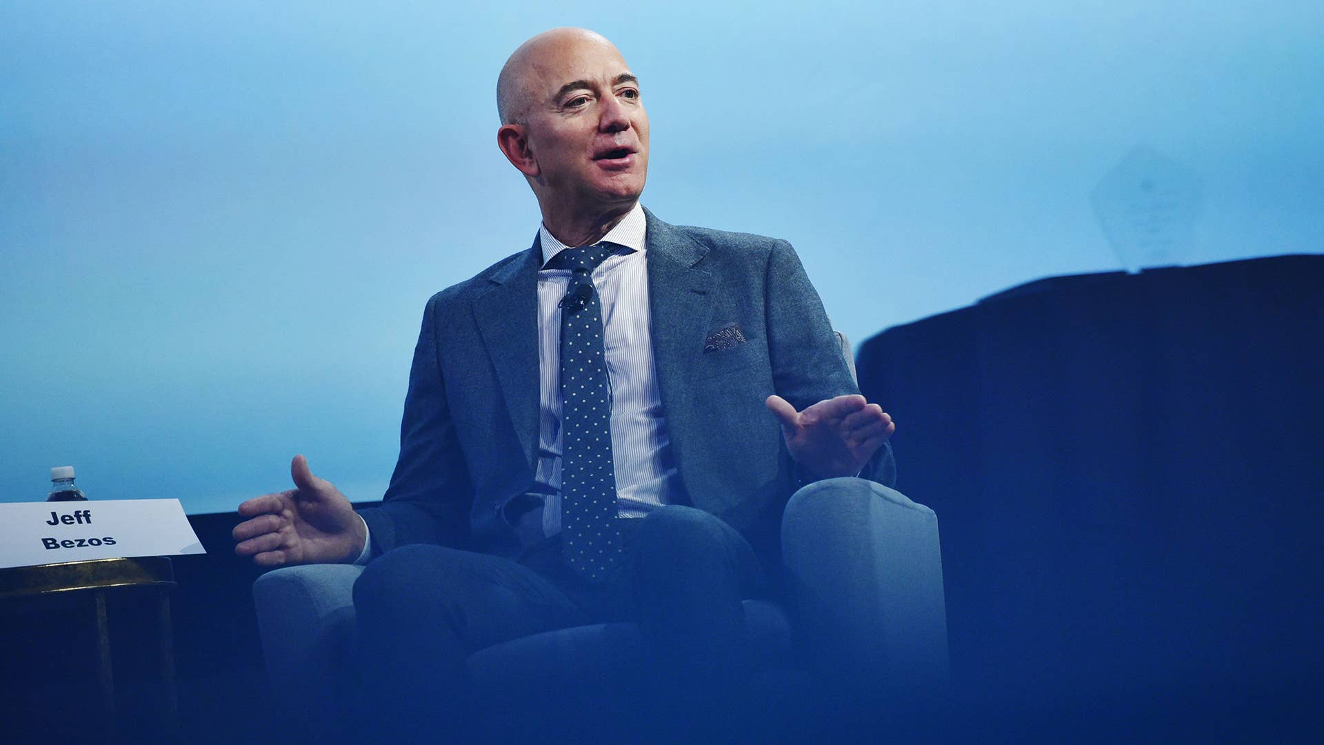 Jeff Bezos, rich man with no drip