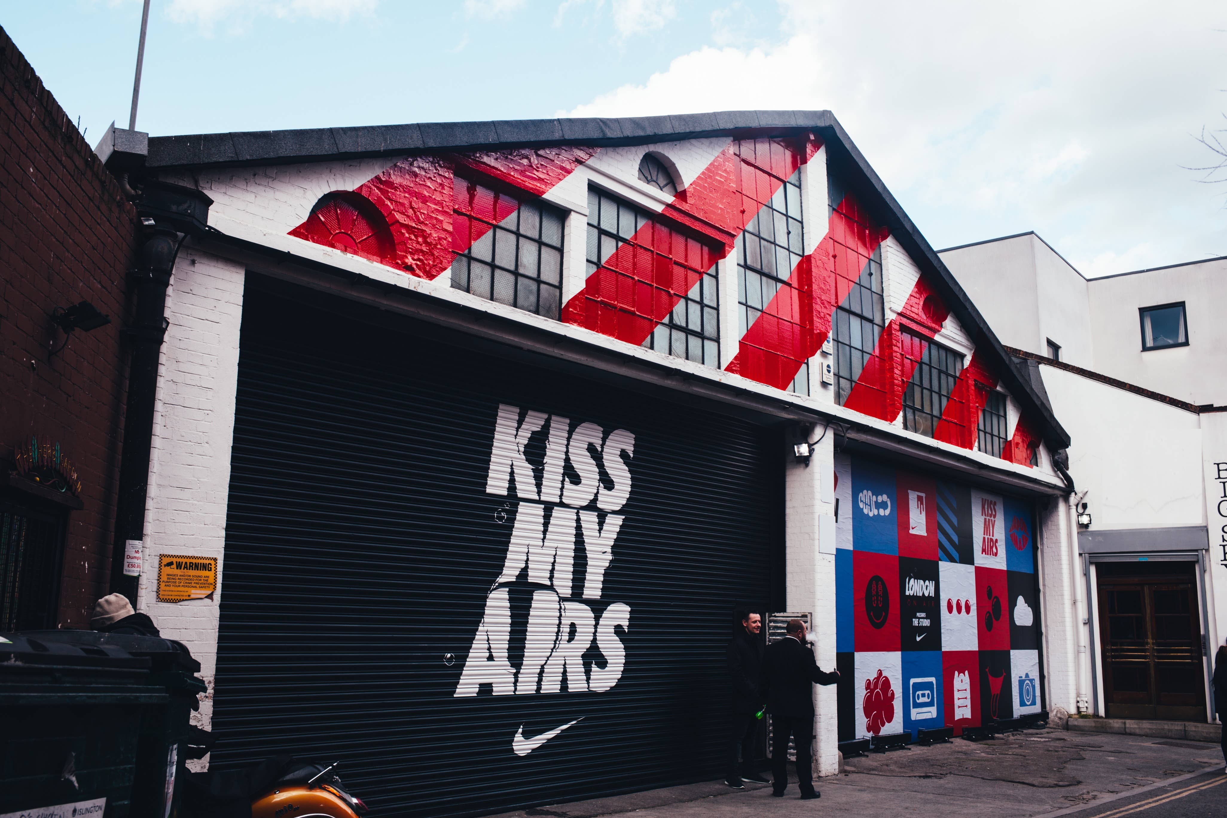 Nike, Air Max Graffiti Stores