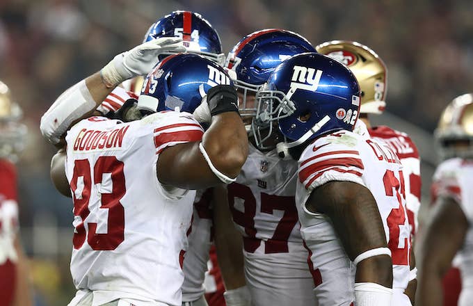 The New York Giants defense reacts after a play against the San Francisco 49ers.