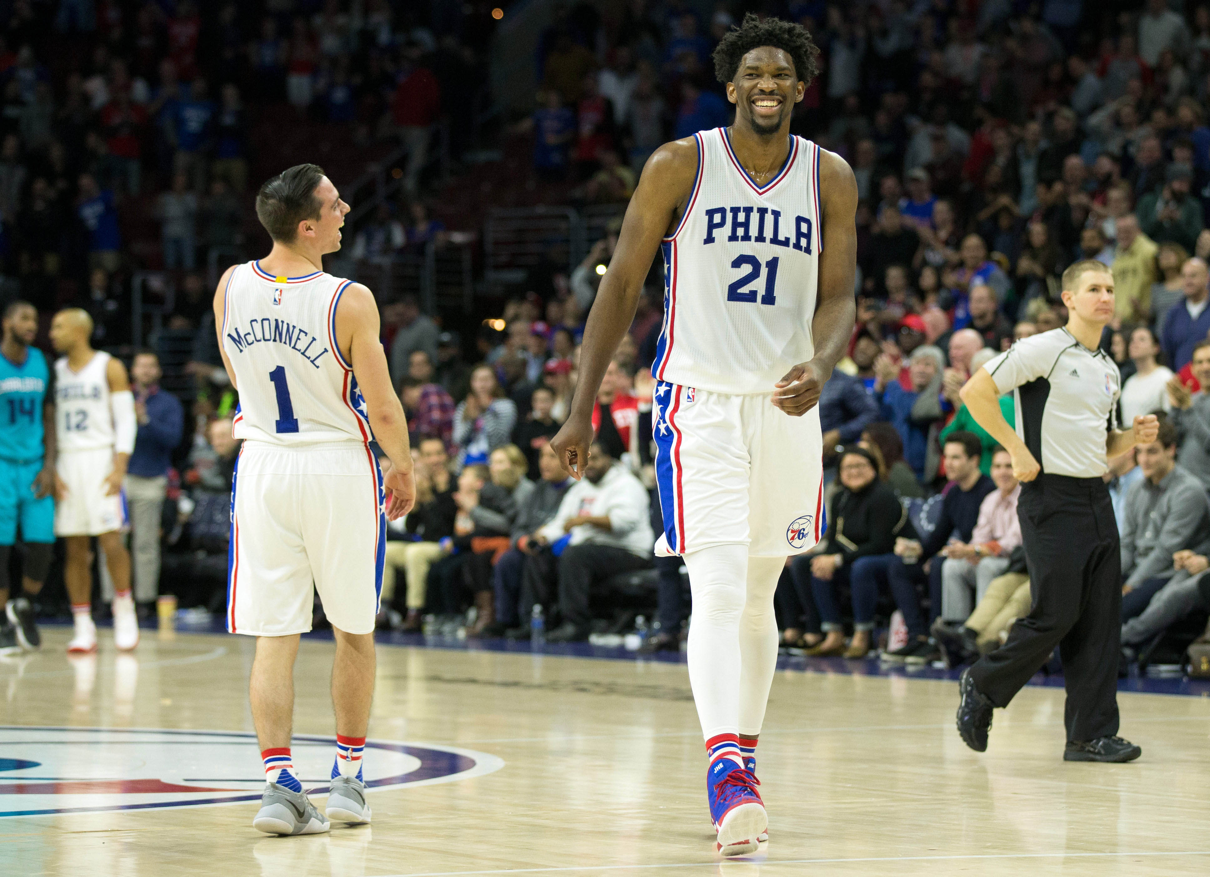 Joel Embiid TJ McConnell Sixers Hornets 2017
