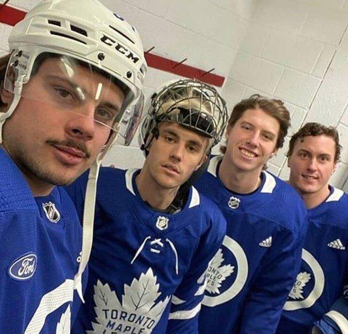Justin Bieber Hangs With Auston Matthews In Leafs Locker Room On Drew Jersey  Night
