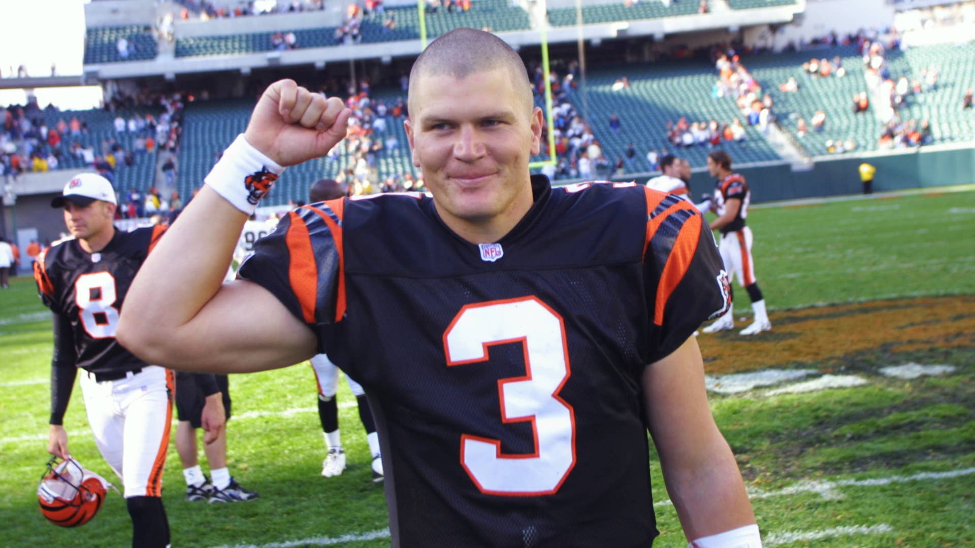 Jon Kitna leaves the field after the game against the Cleveland Browns.