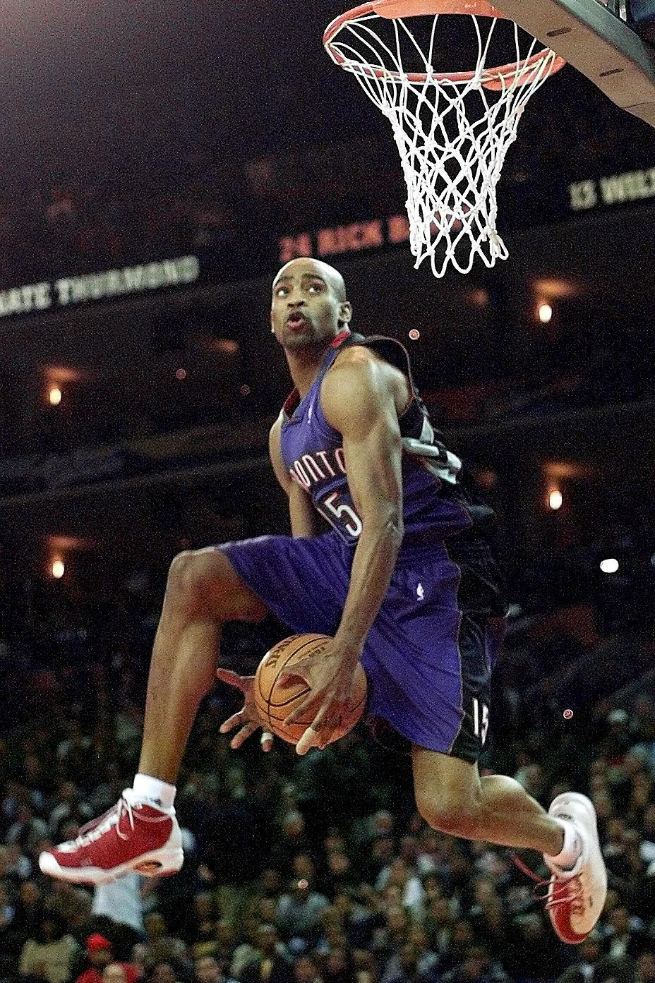 Toronto Raptors player Vince Carter passes the ball between his legs