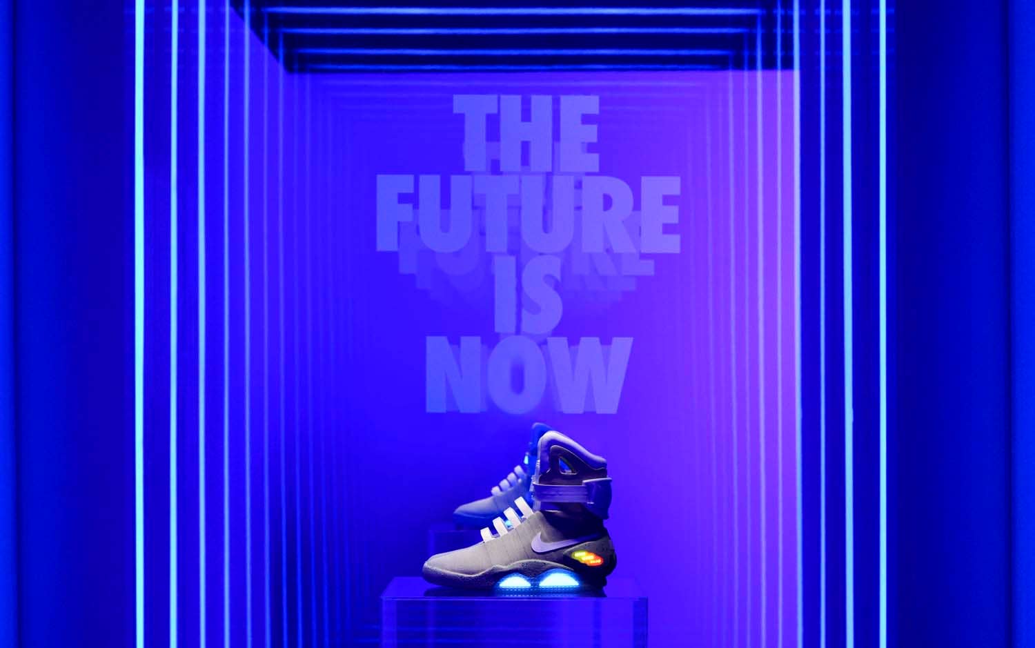 Lógico tramo maorí A Pair of Nike Mags Sold for Over $100,000 | Complex