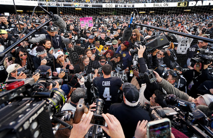 Raiders fans throw garbage, fight with security after ugly final game in  Oakland