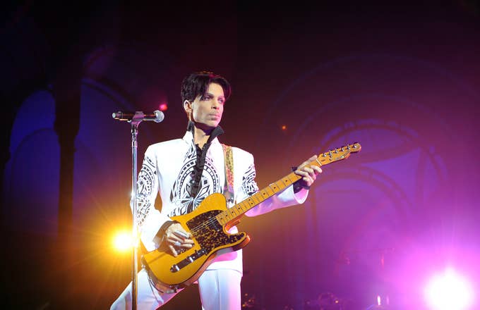 prince guitar performance