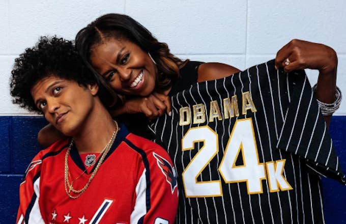 Michelle Obama poses for photo with Bruno Mars.
