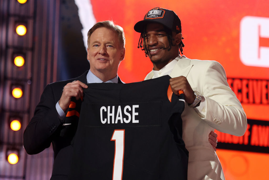 Ja&#x27;Marr Chase Roger Goodell NFL Draft 2021 2