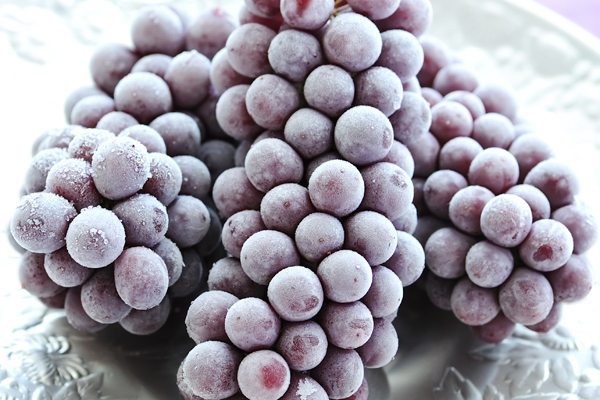 life hacks frozen grapes