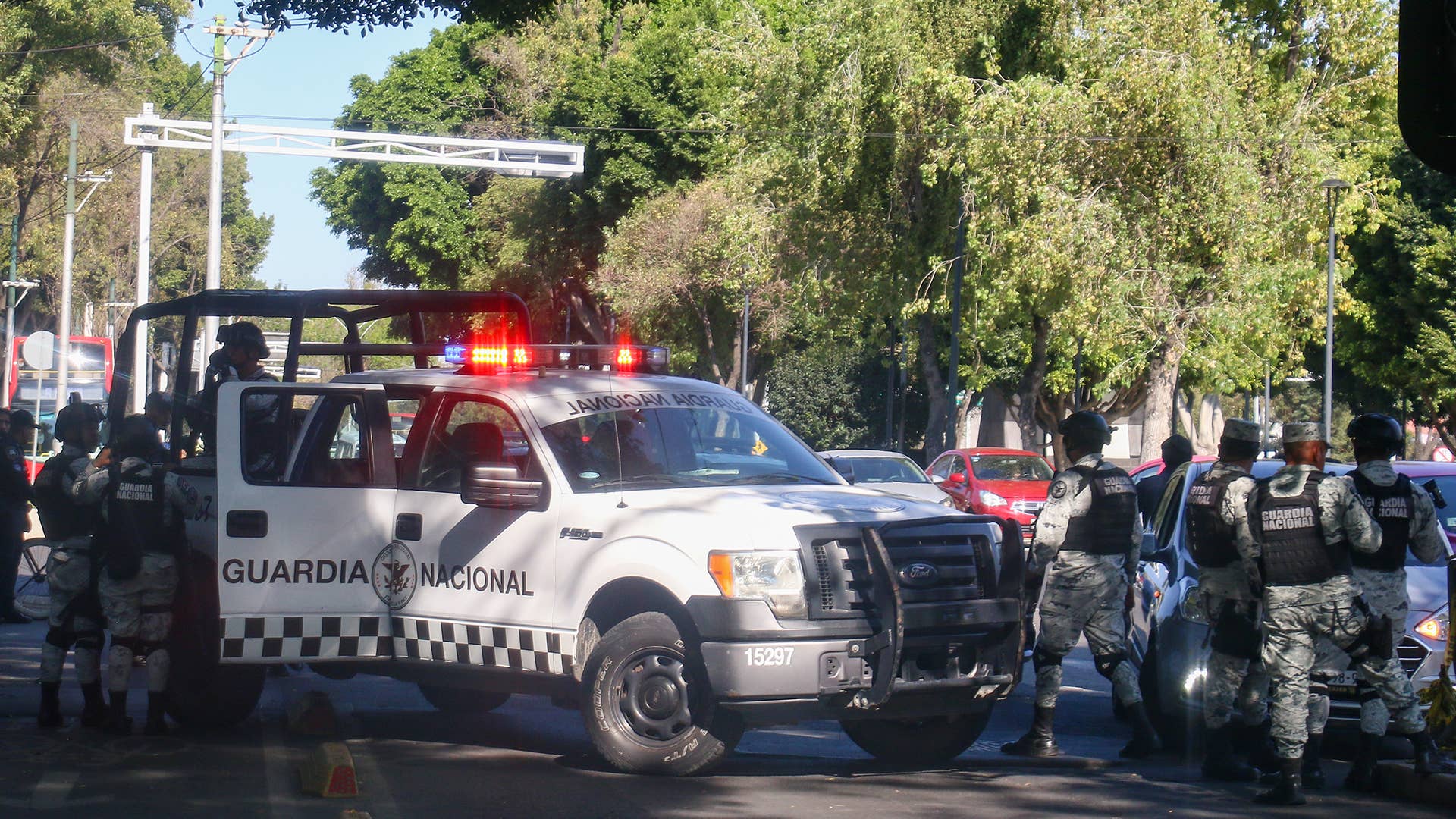 Federal forces take security measures outside the Special Prosecutor's Office