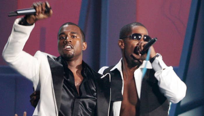 Kanye West and Jamie Foxx perform at 2005 MTV VMAs