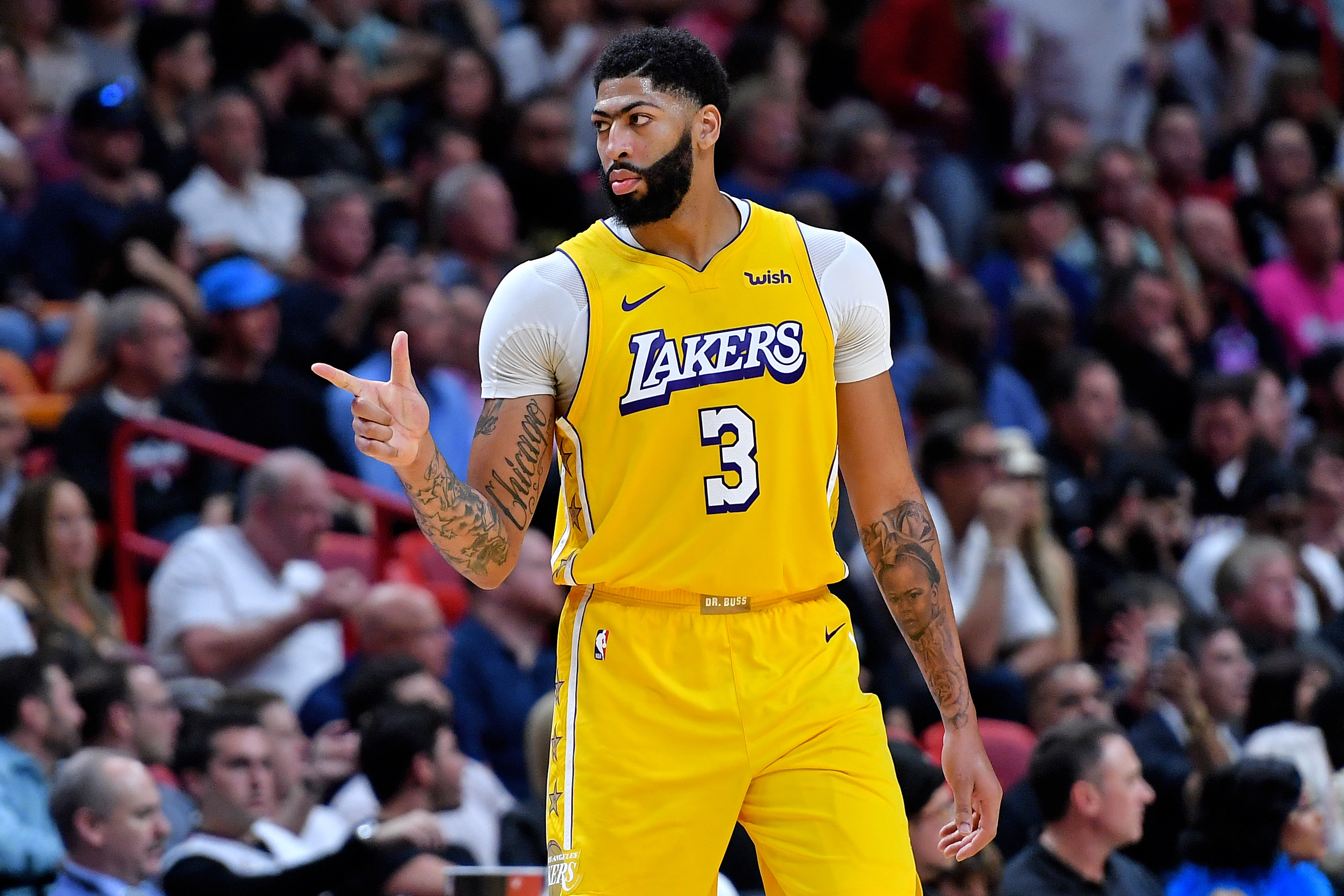 Los Angeles Lakers forward Anthony Davis (3) warms up prior to