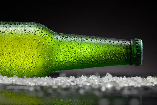 https://img.buzzfeed.com/buzzfeed-static/complex/images/iekcbyviyctzvdt1bbbl/life-hacks-frozen-cold-beer.jpg?downsize=900:*&output-format=auto&output-quality=auto