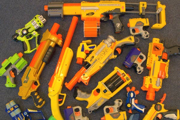https://img.buzzfeed.com/buzzfeed-static/complex/images/ihzfpjq8nytr0nsfkzl3/90s-toys-nerf-guns.jpg?downsize=900:*&output-format=auto&output-quality=auto