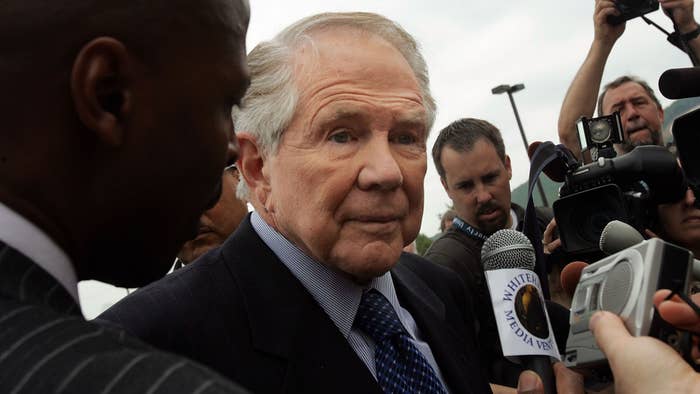 Pat Robertson arrives for the funeral of the Rev. Jerry Falwell at Thomas Road Baptist Church