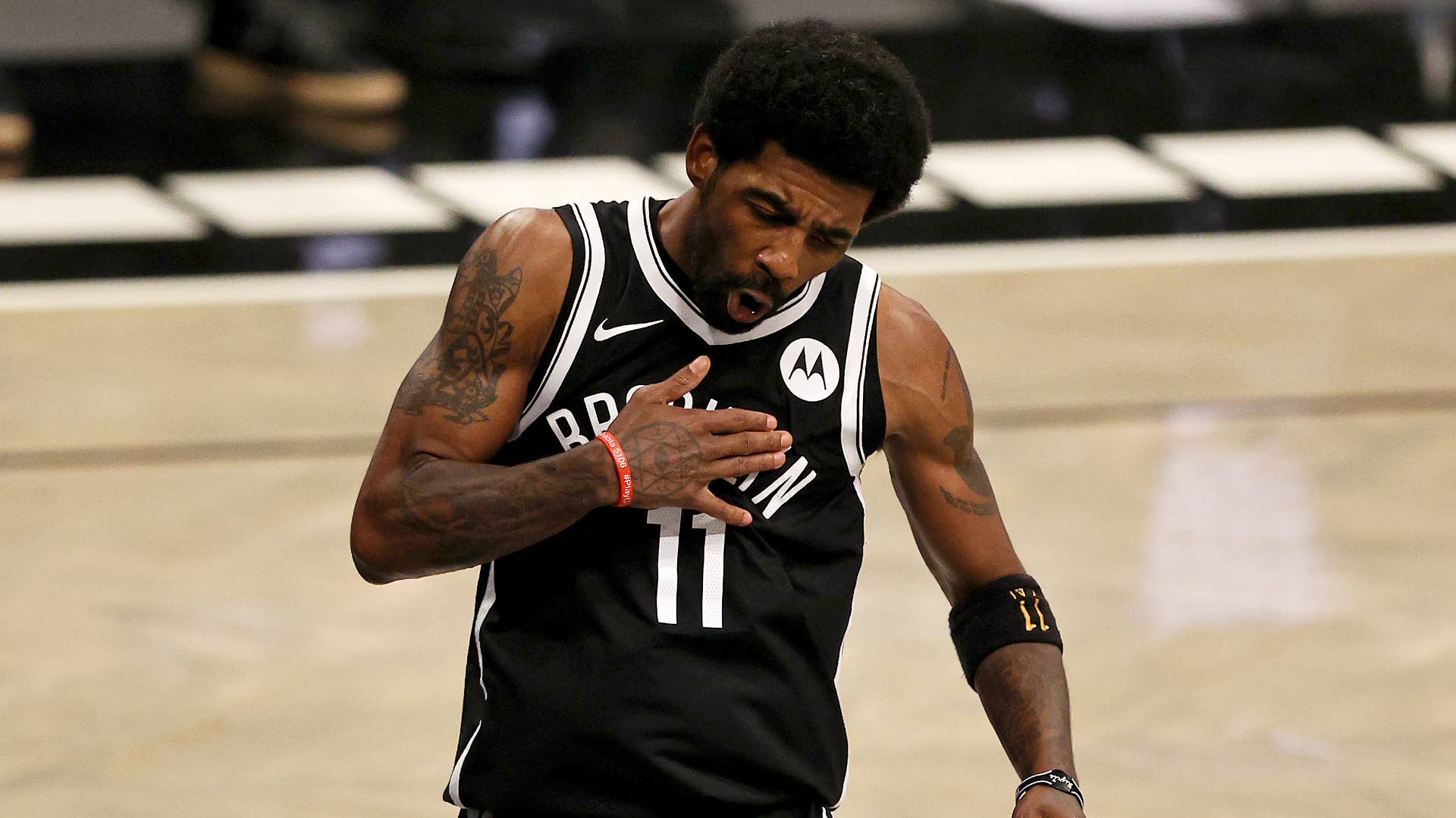 Kyrie Irving Decides to Opt Into a Fourth Season With the Nets - The New  York Times