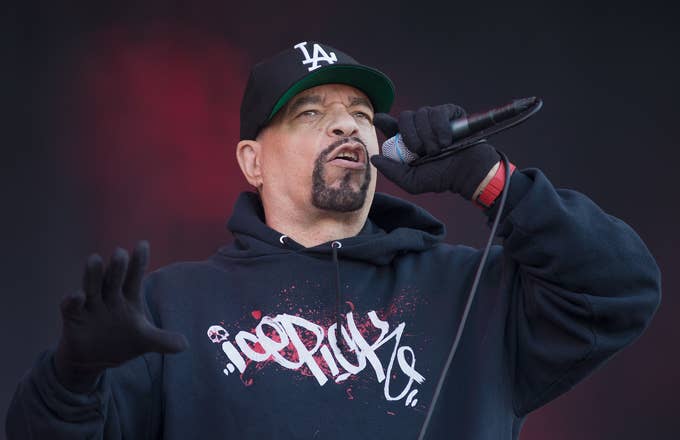 ice t performing mic