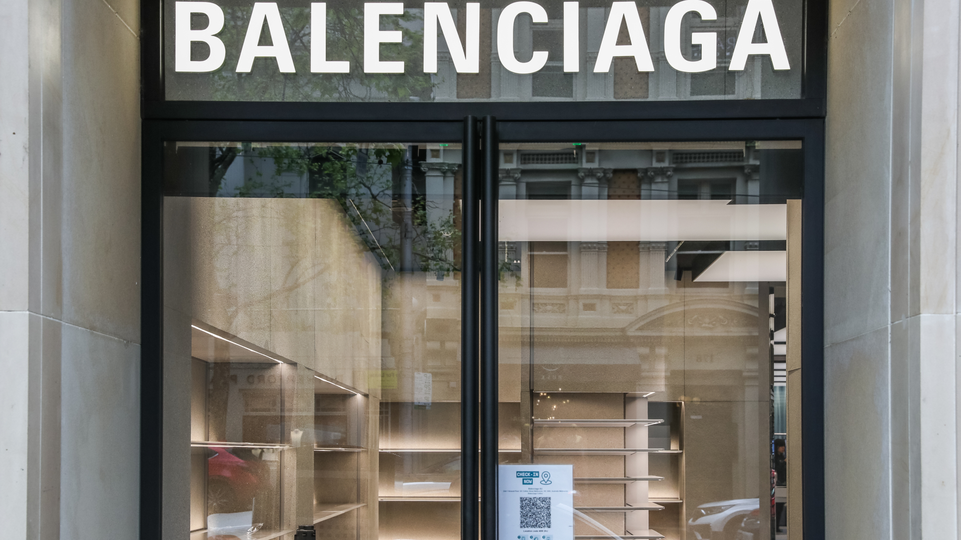 Hướng dẫn order giày Balenciaga ở nước ngoài cực dễ