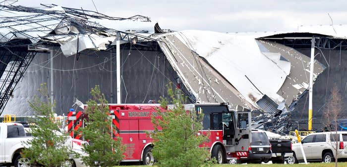 2 Dead after tornado hits Amazon warehouse in Illinois