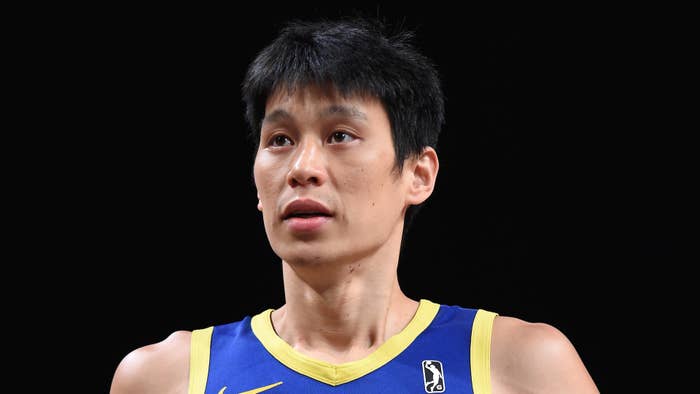 Jeremy Lin #7 of the Santa Cruz Warriors shoots a free throw