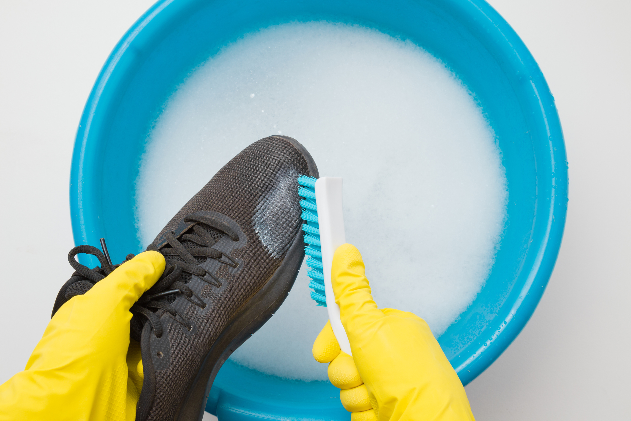 cleaning sneaker