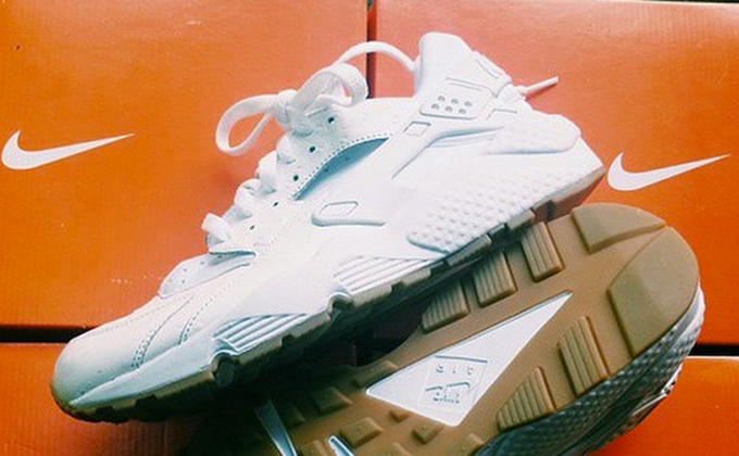 Nike huarache shop white ostrich