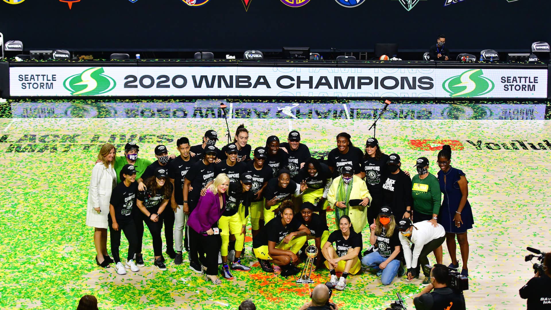 The Seattle Storm pose for a picture after winning the WNBA Championship
