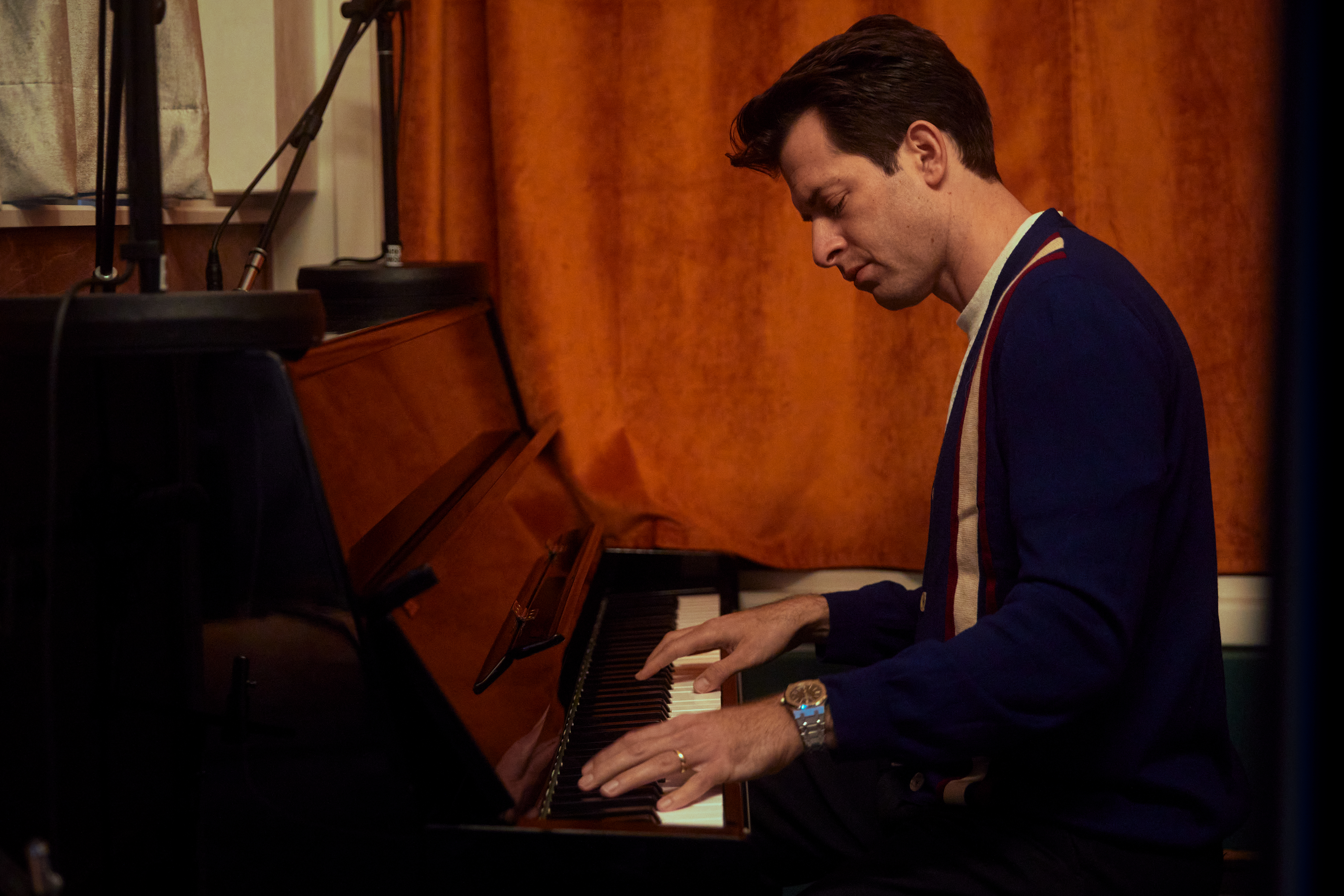 Watch Mark Ronson a Surprise Rising Artist Craft a