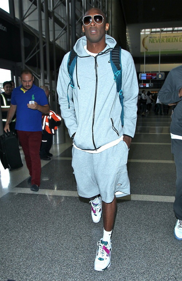 Kobe Bryant Wearing the &quot;Dark Emerald&quot; Nike Air Huarache Trainer