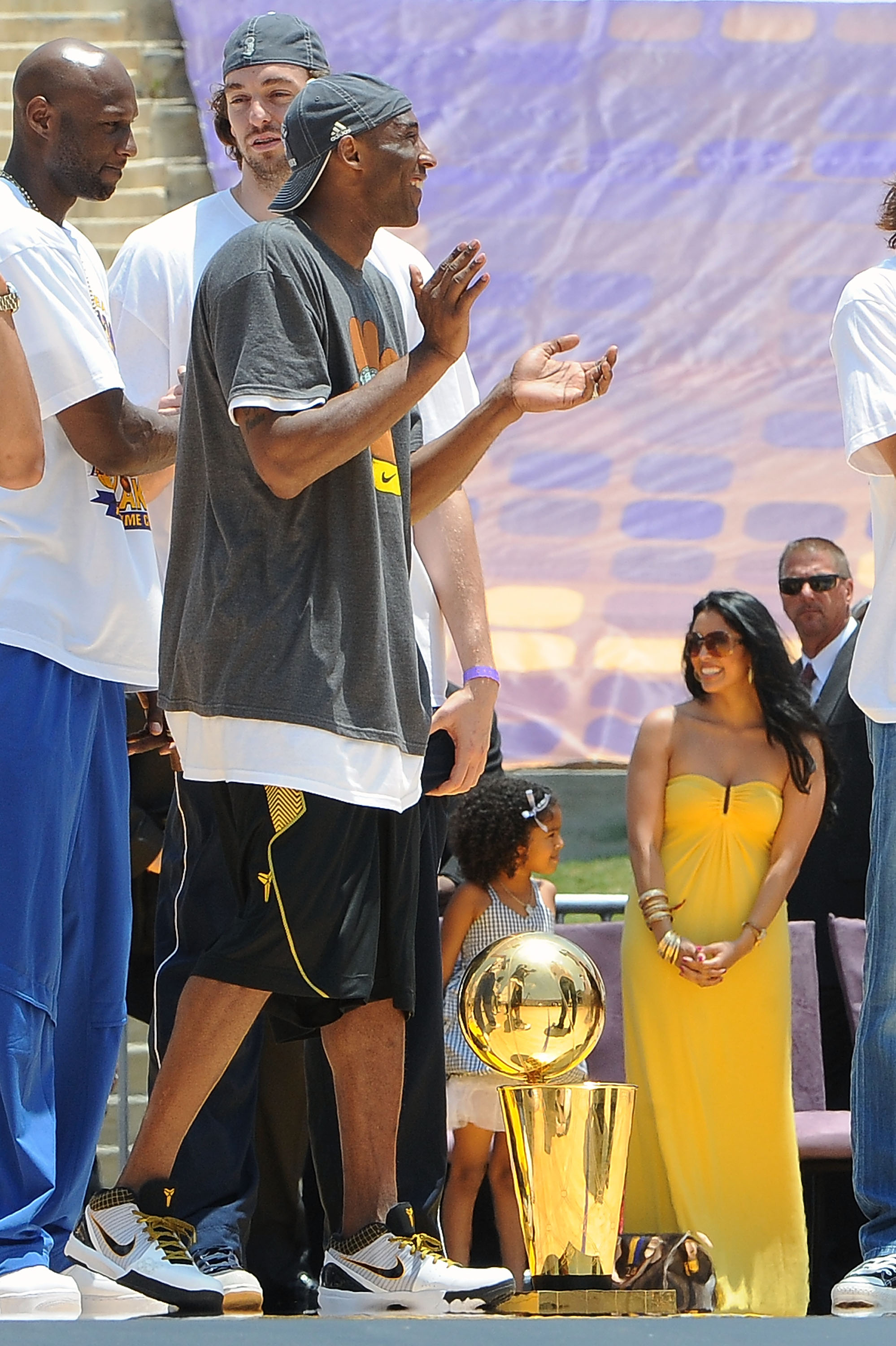 Kobe Bryant Wearing the Nike Kobe 4 POP