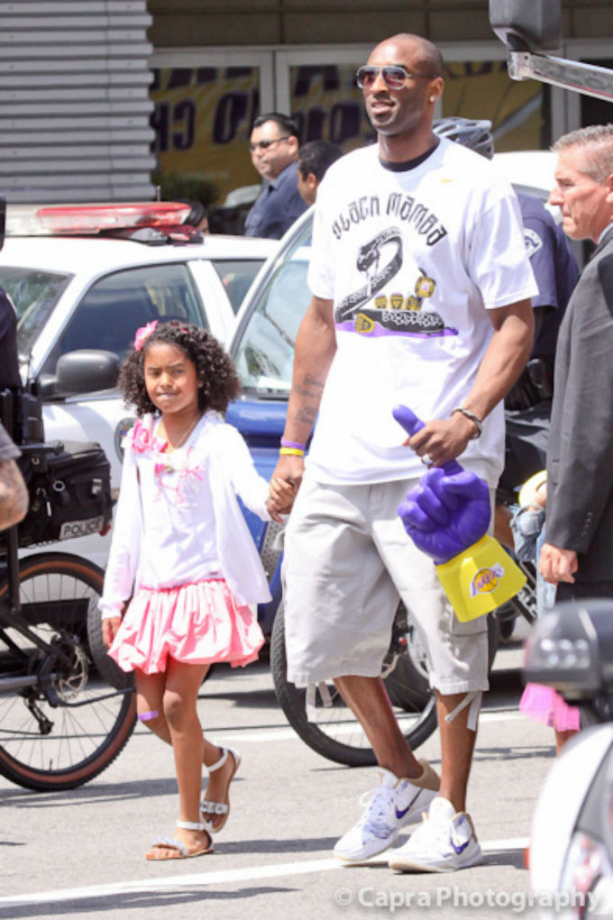 Kobe Bryant Wearing the &quot;Parade&quot; Nike Kobe 5