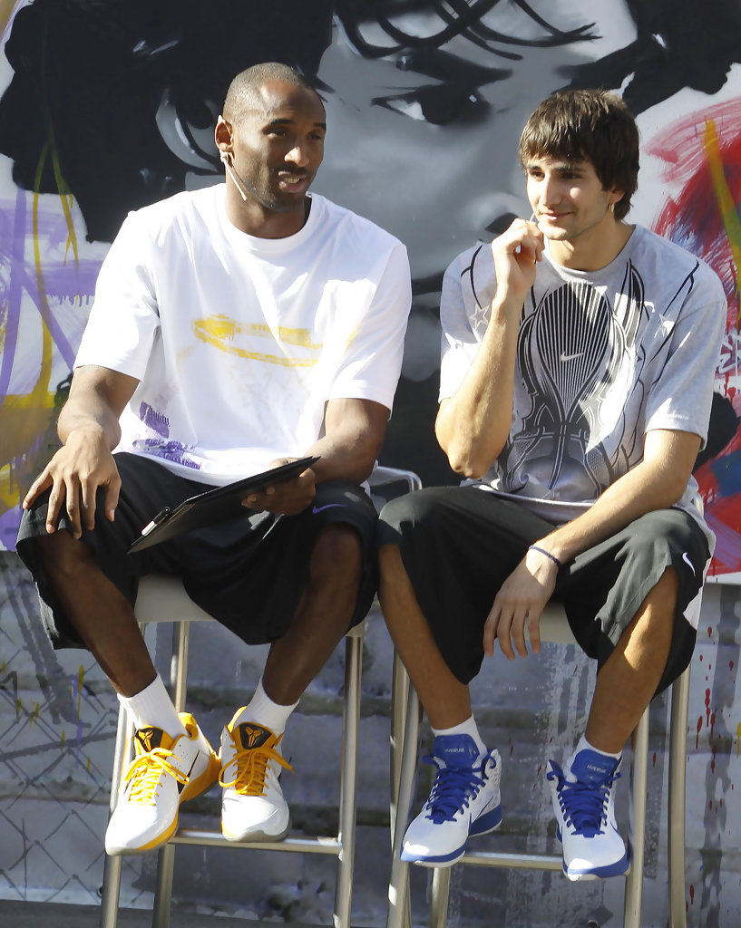 Kobe Bryant Wearing the White/Del Sol Nike Kobe 5