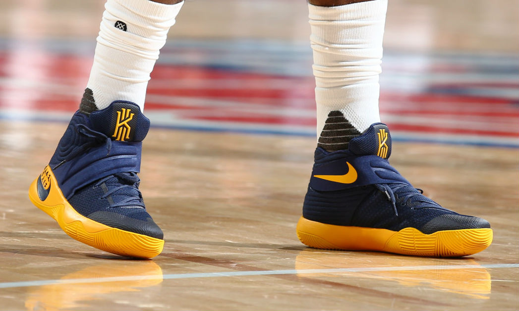 Kyrie irving 2 outlet shoes yellow