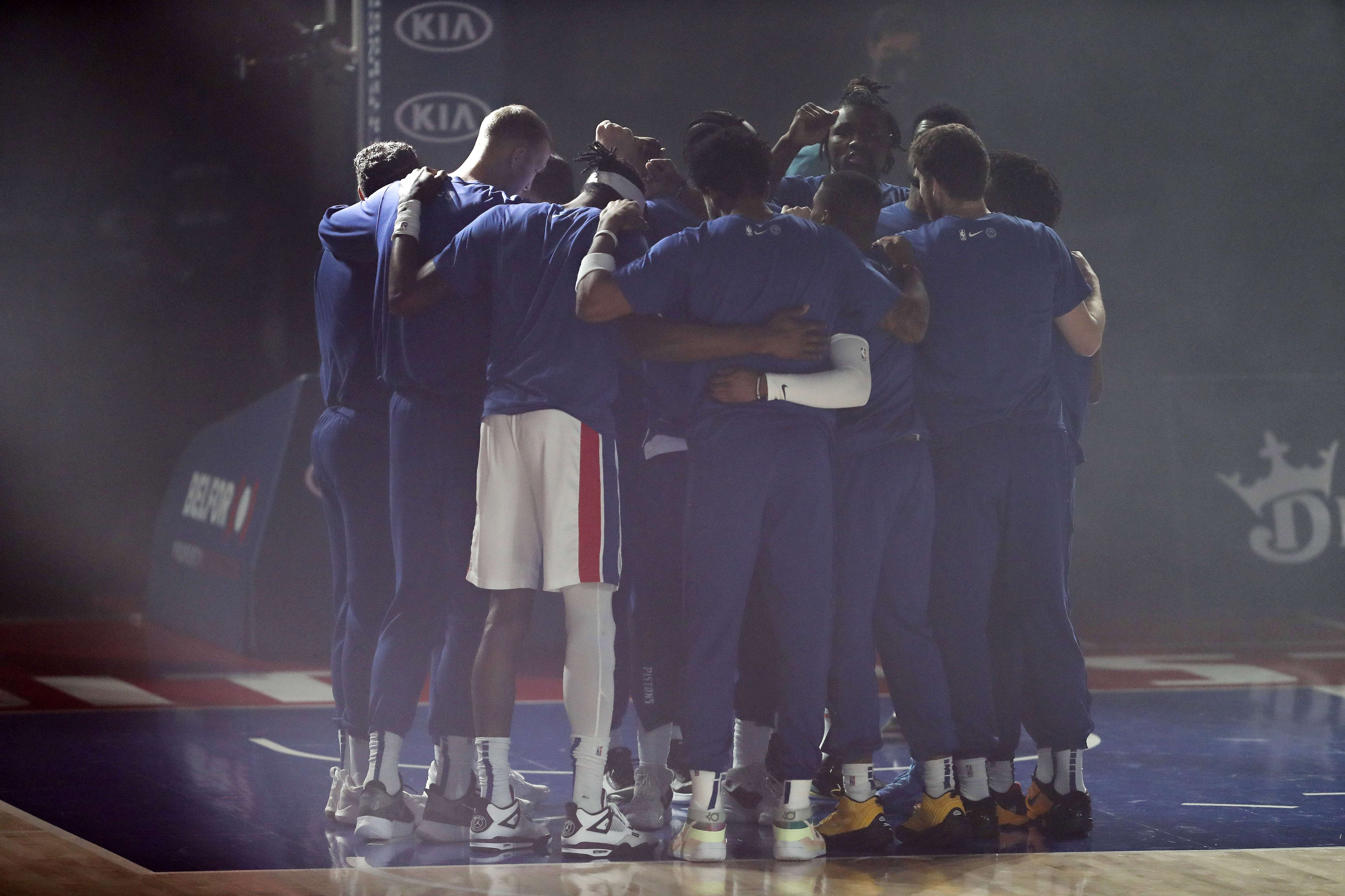 Detroit Pistons Huddle Knicks 2021