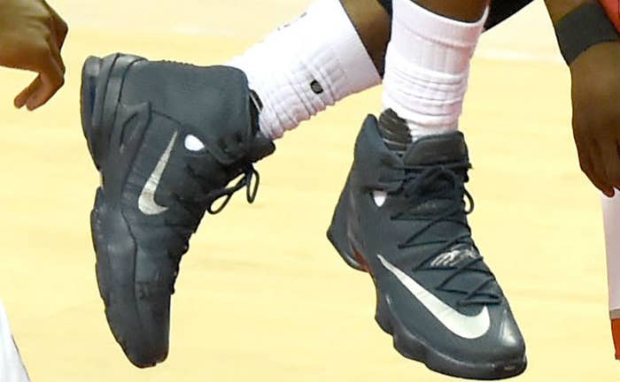 LeBron James Wearing an Anthracite Nike LEBron 13 Elite PE (7)