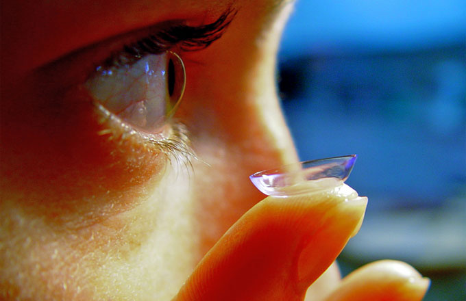 Doctors Find A Nightmarish Amount Of Contacts Lodged In Woman S Eye   Contact Lenses 