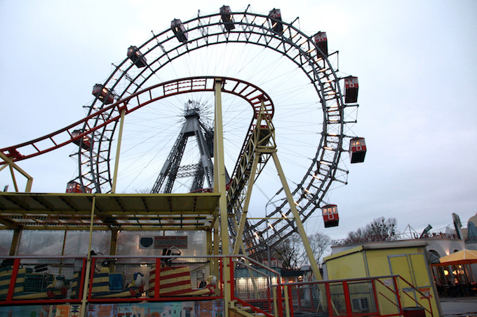 Teenage Girl Dead After 360 Degree Ride Breaks Apart in Mid Air