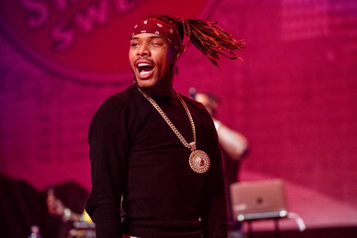 fetty-wap-performing-live-gold-chain