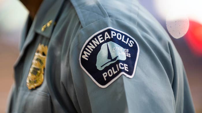 minneapolis police umbrella man