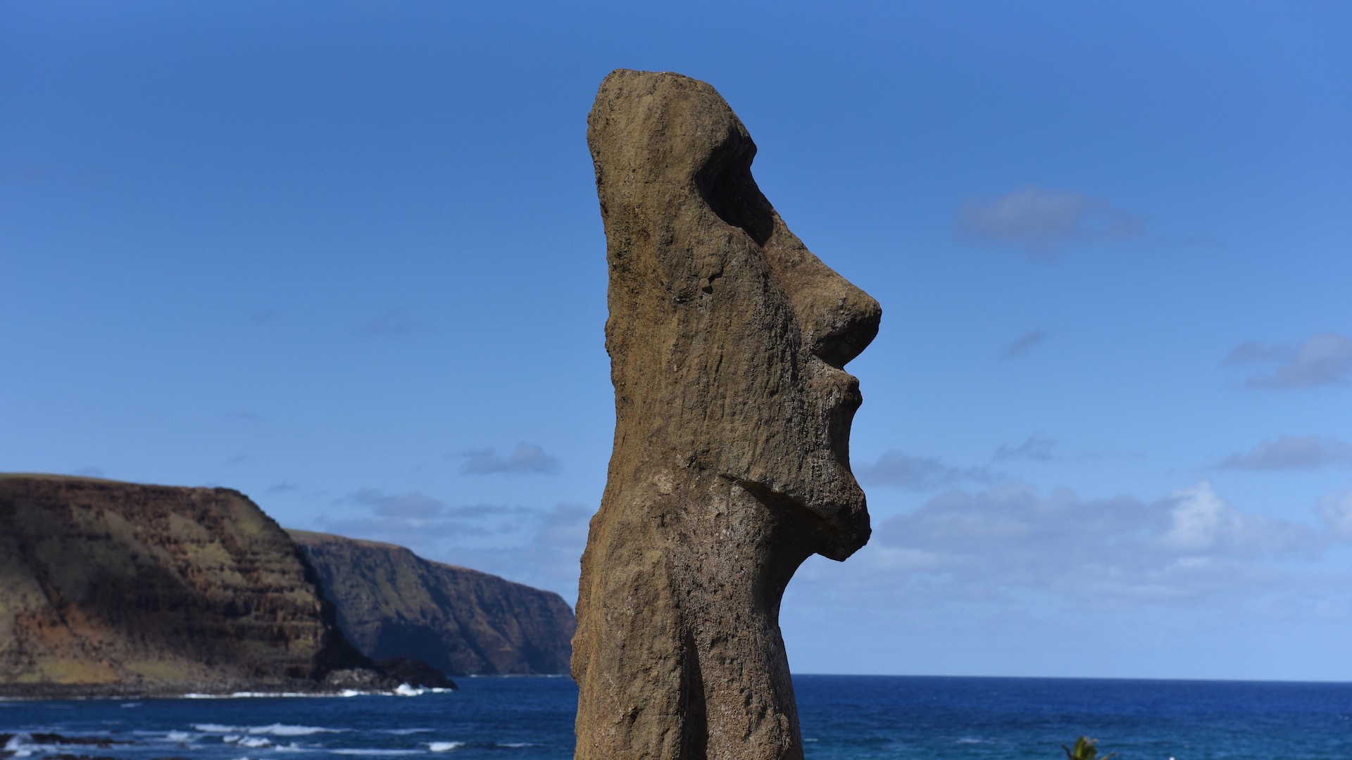 Here's Why Everyone Is Using The Stone Man (Moai) Emoji