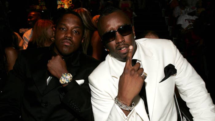 Rappers Mase (L) and Sean &quot;P. Diddy&quot; Combs pose for a photo at the 2004 MTV Video Music Awards