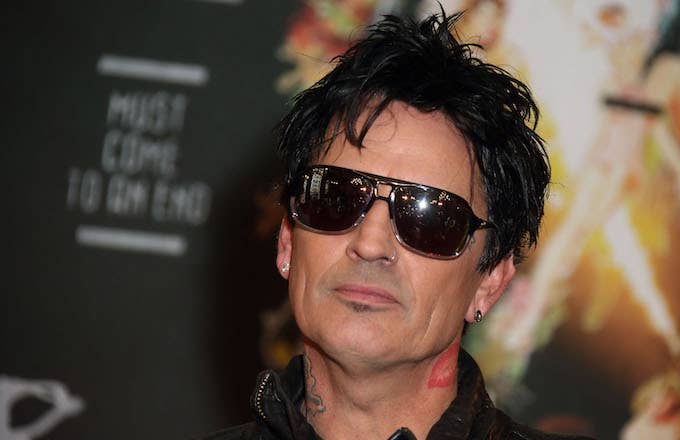 tommy lee goes after trump