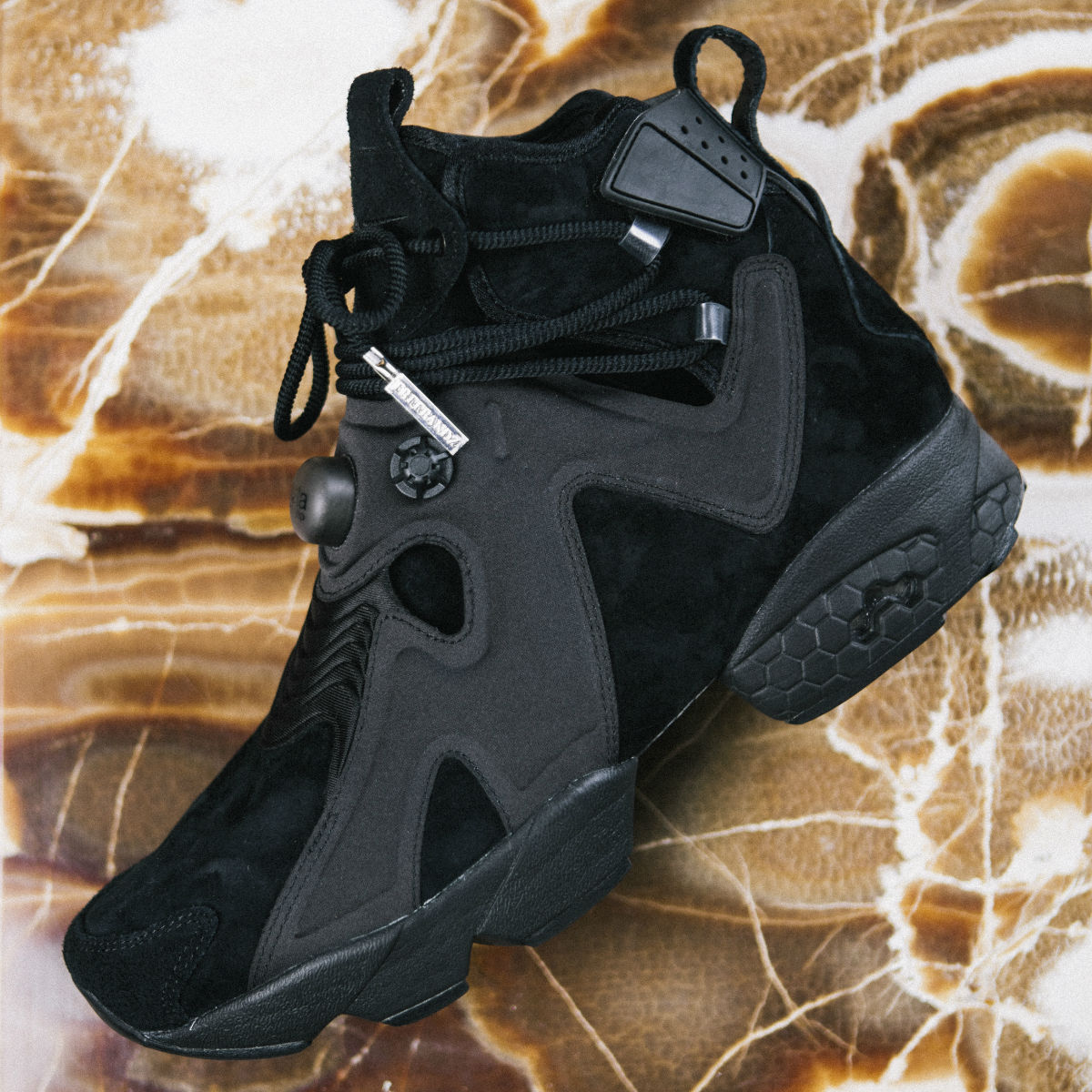 tælle Støv forræderi Future's Reebok Sneakers Are Releasing in All-Black | Complex
