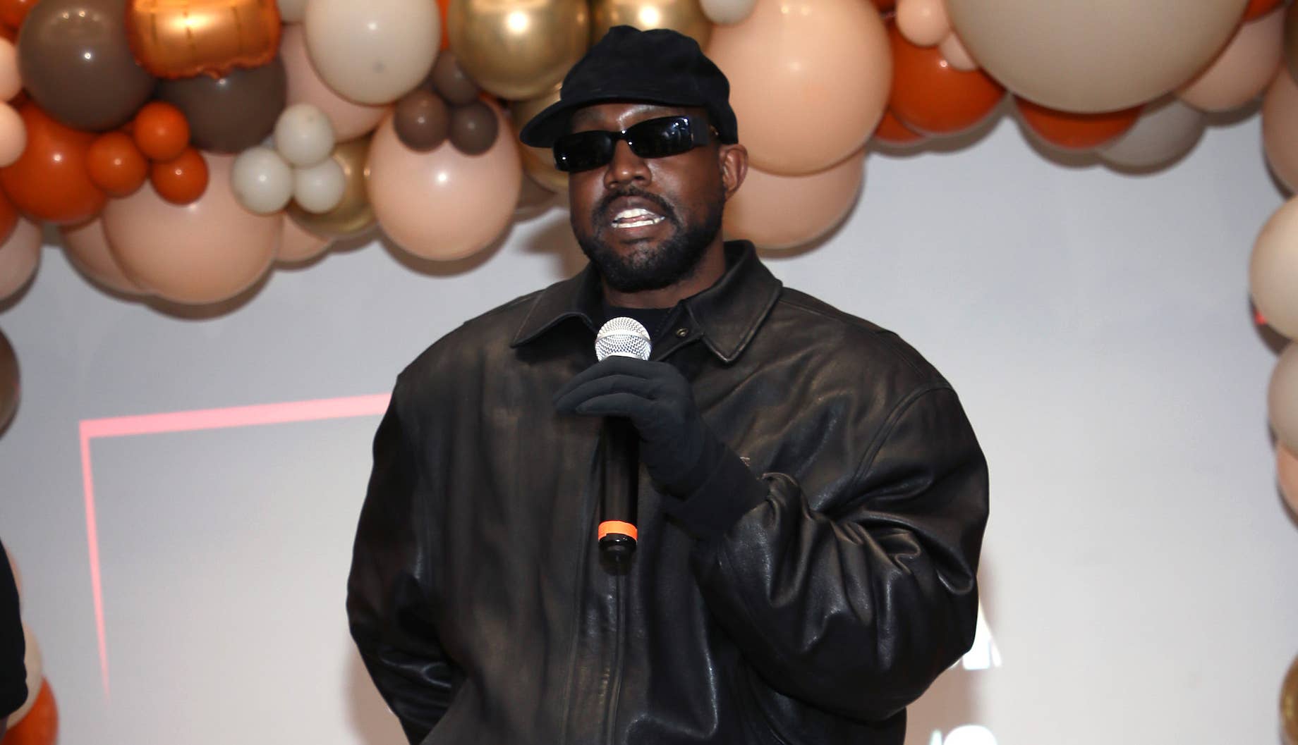 Kanye West Completely Wipes Instagram Page Complex(01)