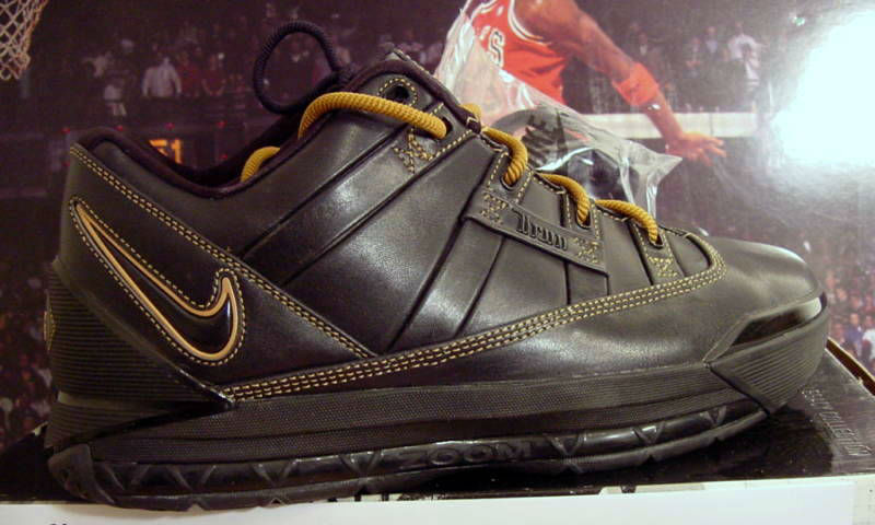 Nike LeBron 3 Low Black/Gold Sample (2006)