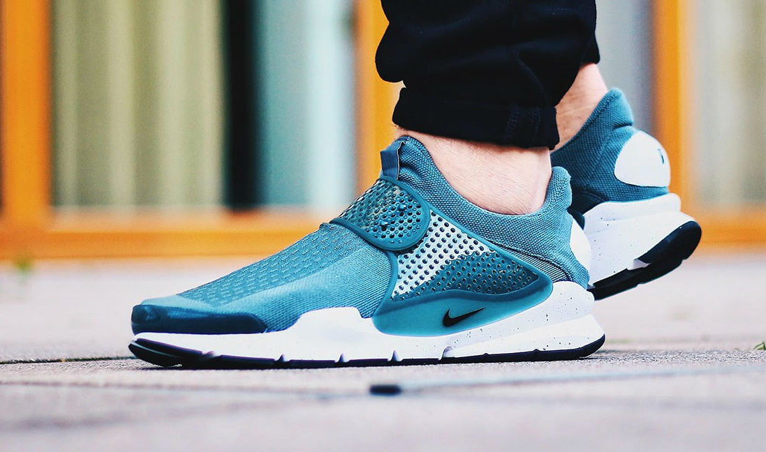 A Look at the "Hasta" Nike Sock Dart On-Foot |