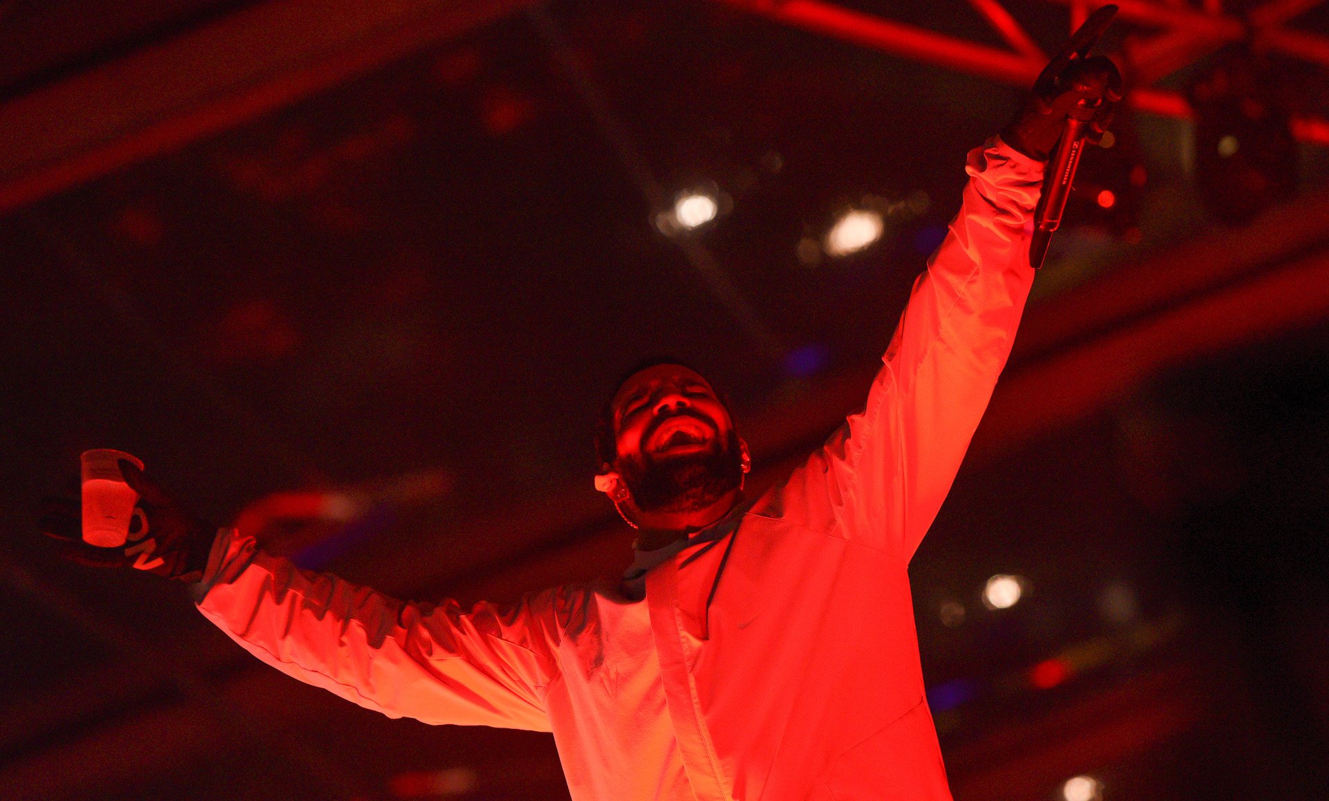 Drake Re-Creates Apollo Theater Performance at Super Bowl Party