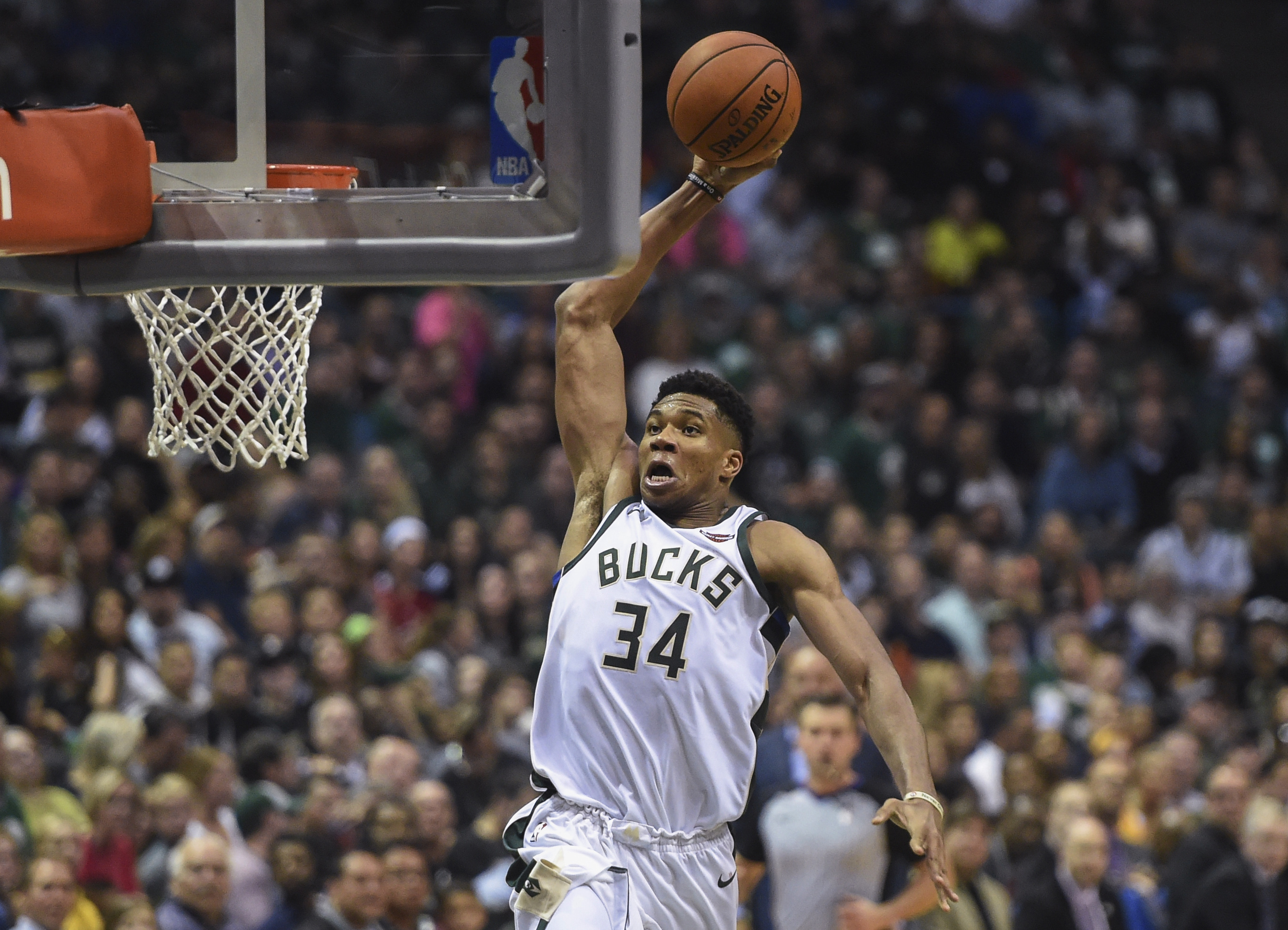 Giannis Antetokounmp Bucks Cavs 2017